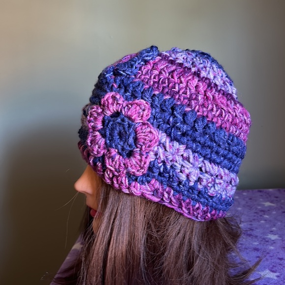 Crochet flower beanie medium beautiful acrylic yarn new - Picture 9 of 9